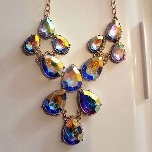 1 DAY ONLY SALE ❤️
Spectacular Iridescent Teardrop Necklace Goldtone